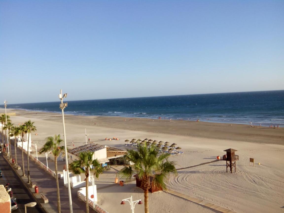 Apartamento En La Playa Con Garaje Cádiz Buitenkant foto